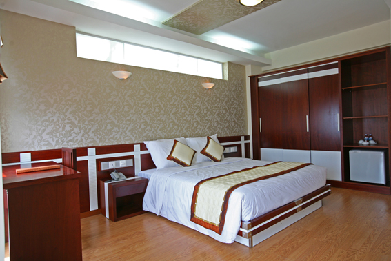 GOLDEN RAIN HOTEL